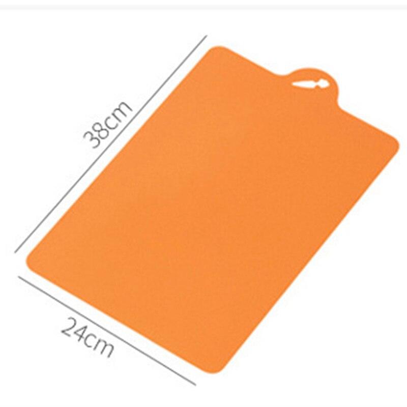 FLEXIBLE PLASTIC CUTTING BOARD