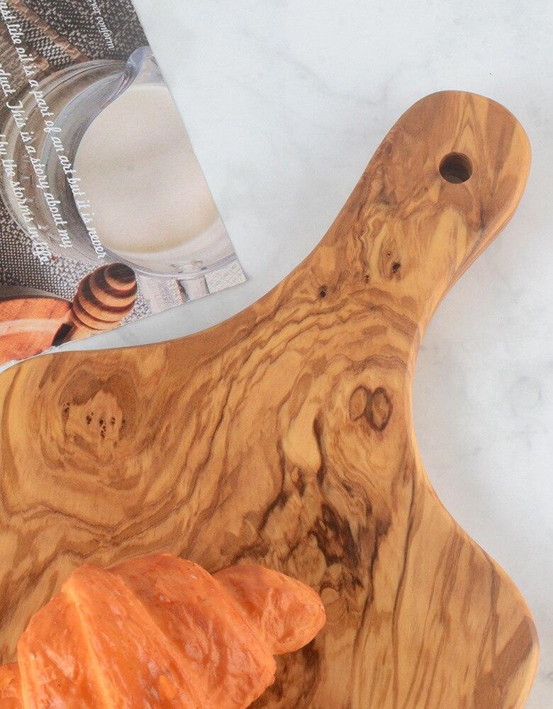 OLIVE WOOD CUTTING BOARD