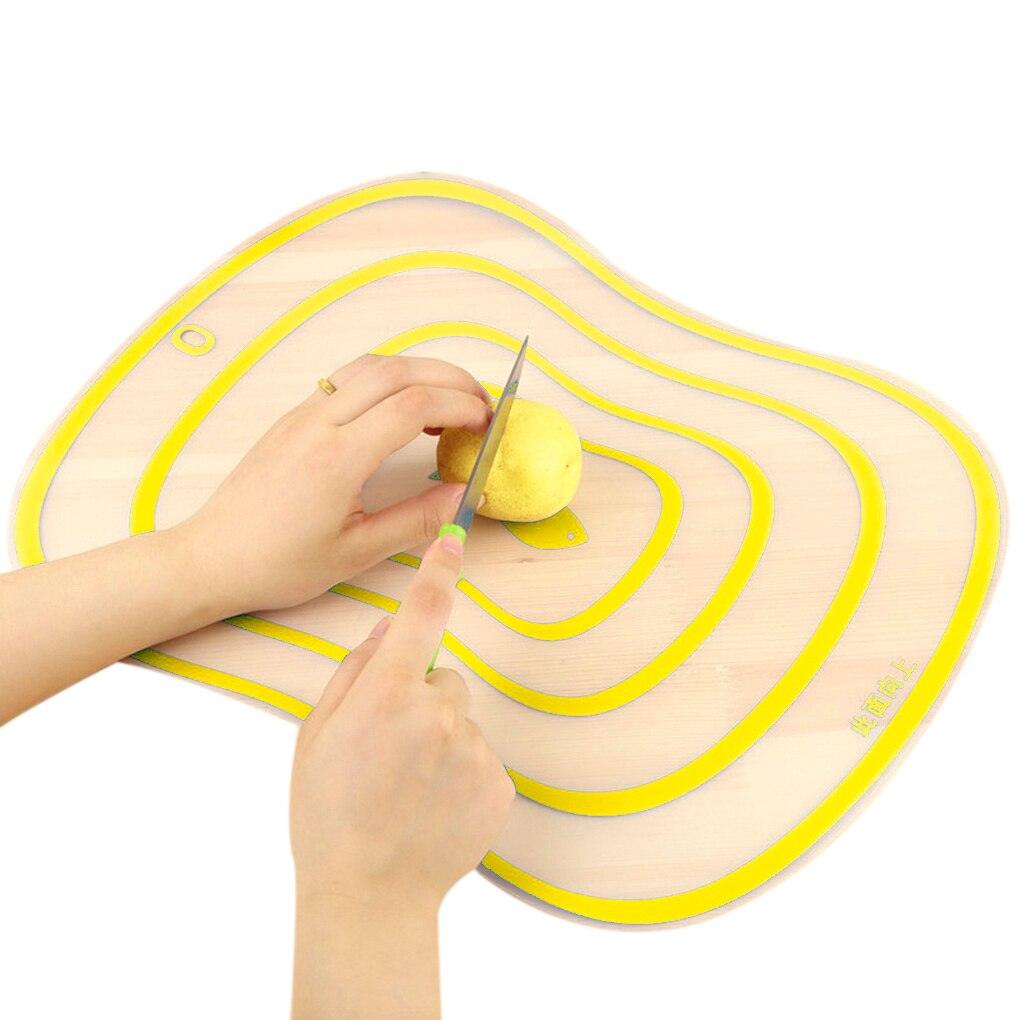 PLASTIC CUTTING BOARD